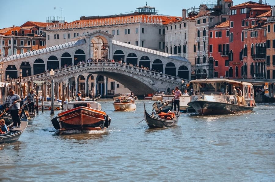 Land Adventure: Private Transfer from Florence to Venice by Discovery Guided Tours