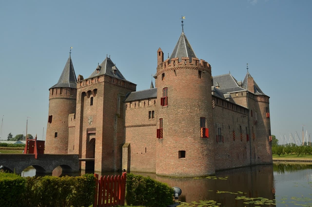Private Muiderslot, Naarden & De Haar Tour: Castles, Canals & Tulips from Amsterdam photo 3