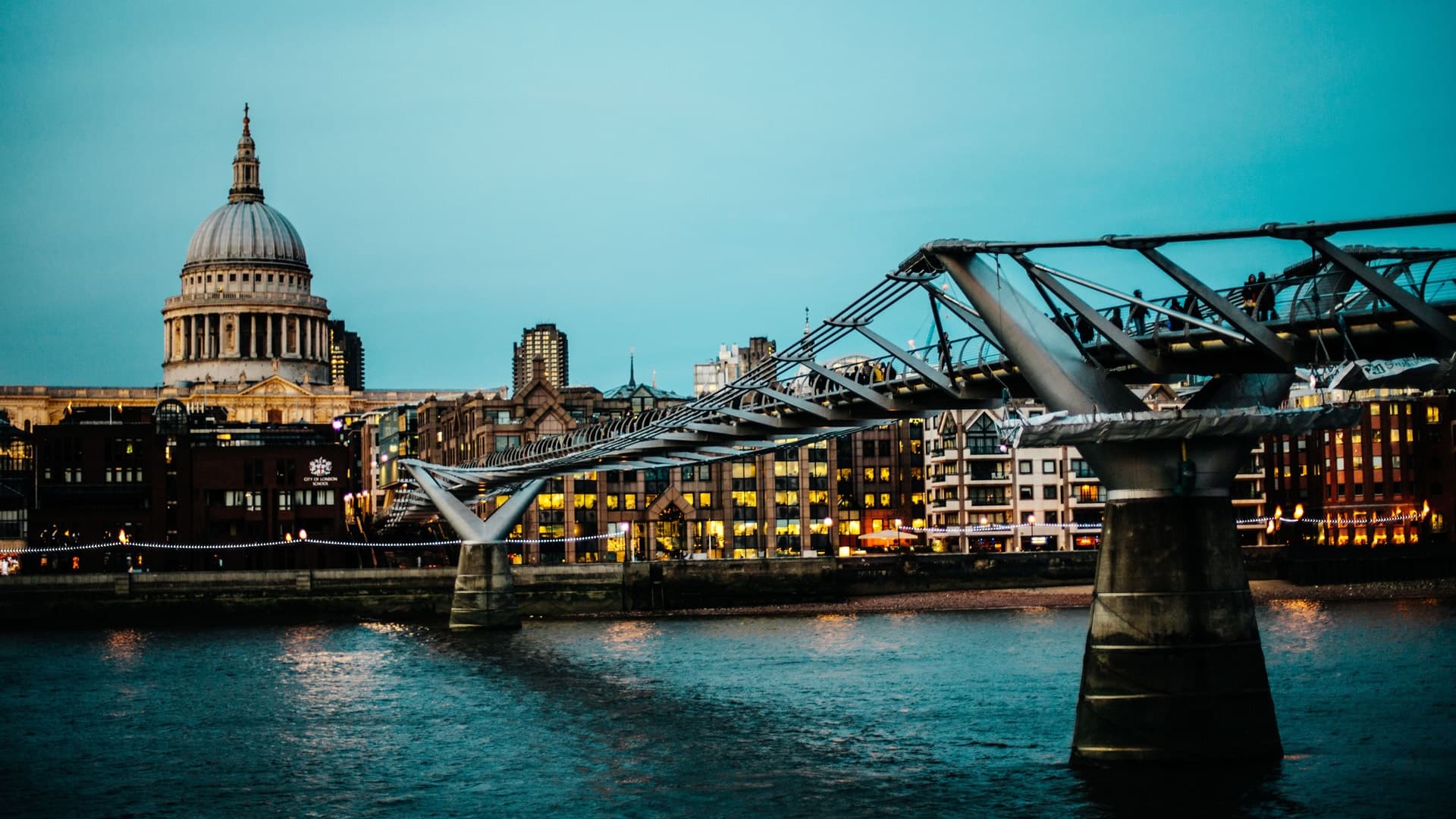 Discover London Like a Local: In-Depth 6-Hour Taxi Tour of Iconic Landmarks and Hidden Gems