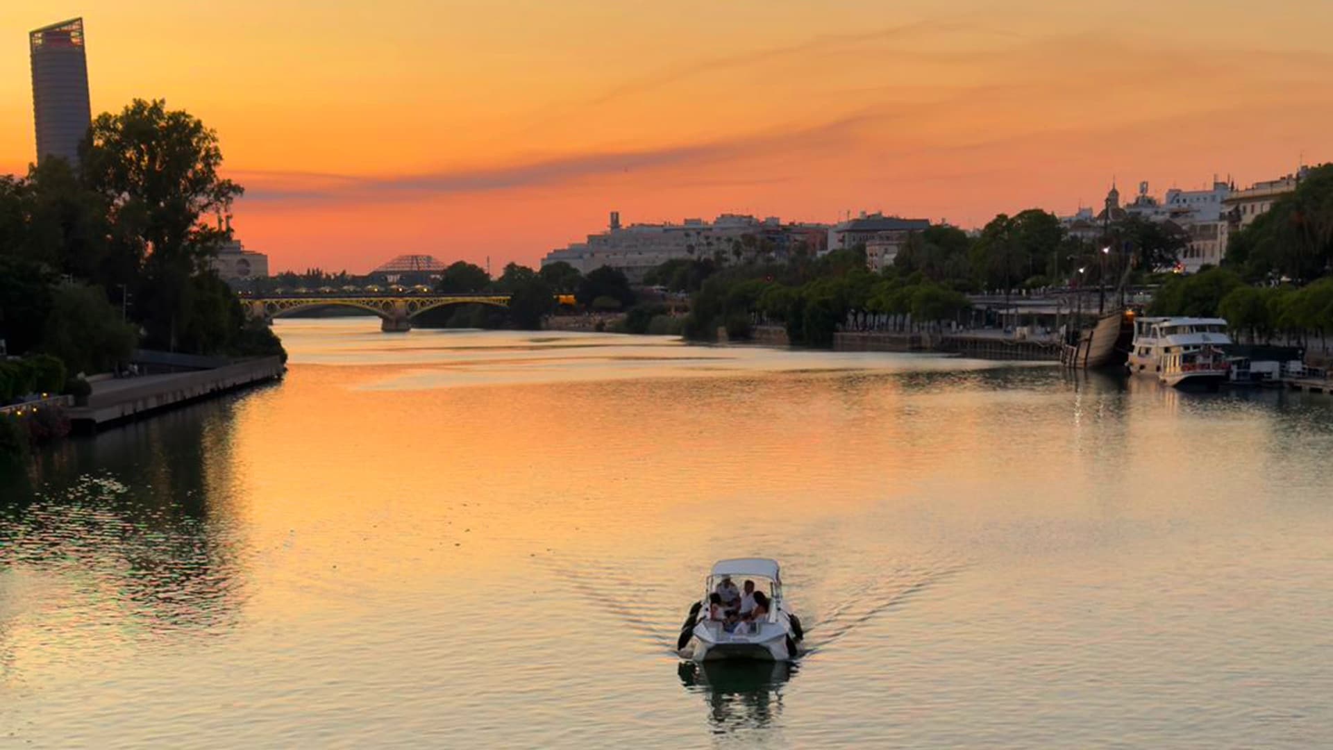 Water Activities & Galpón del Mar SL: Historic Sailing Adventure in Guadalquivir