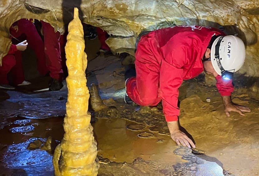 Cueva del Sotillo: Beginner Speleology Near Uña, Spain