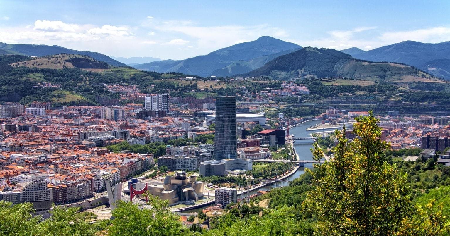 Water Activities & El Bote Tours in Bilbao’s Bahia
