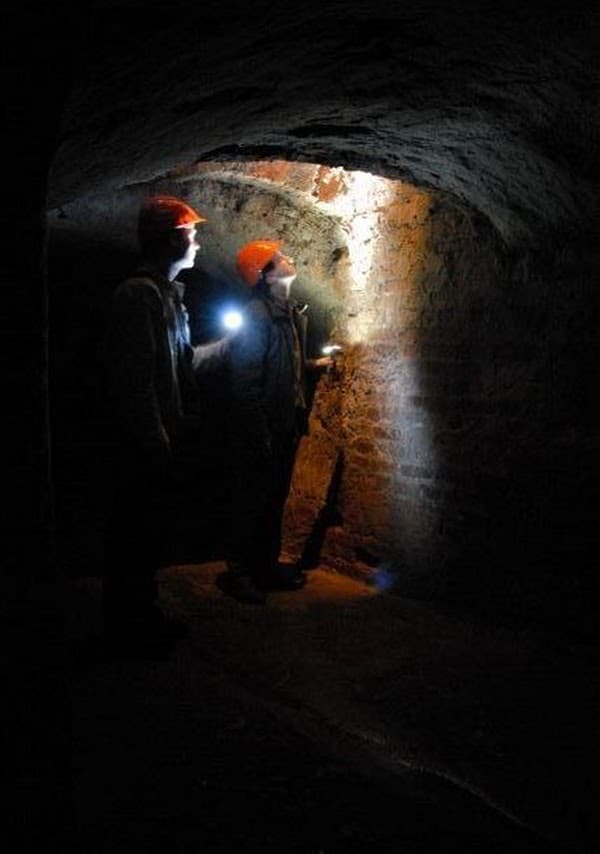 Underground Adventure in Nuremberg with Historische Felsengänge