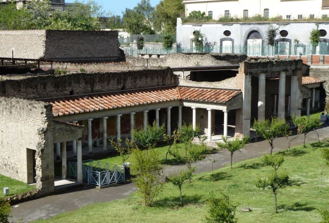 Oplontis Villa Tour with Archaeologist - Askos Tours