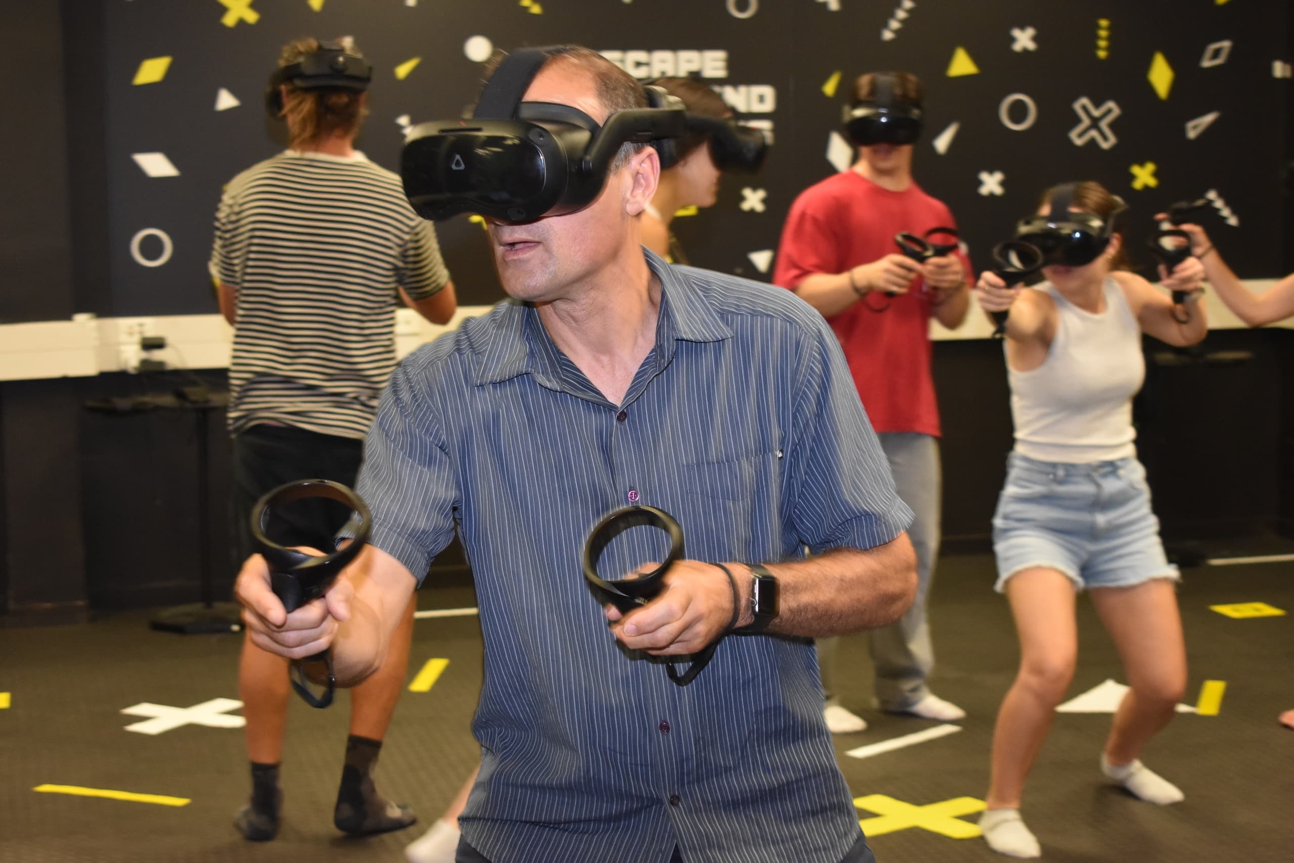 Wireless Free-Roaming VR Multiplayer in Takapuna: Battle, Explore, Escape photo 2