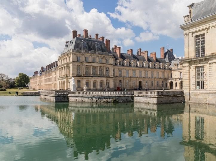 Historic Chateaux Tour & Cultural Sightseeing near Paris