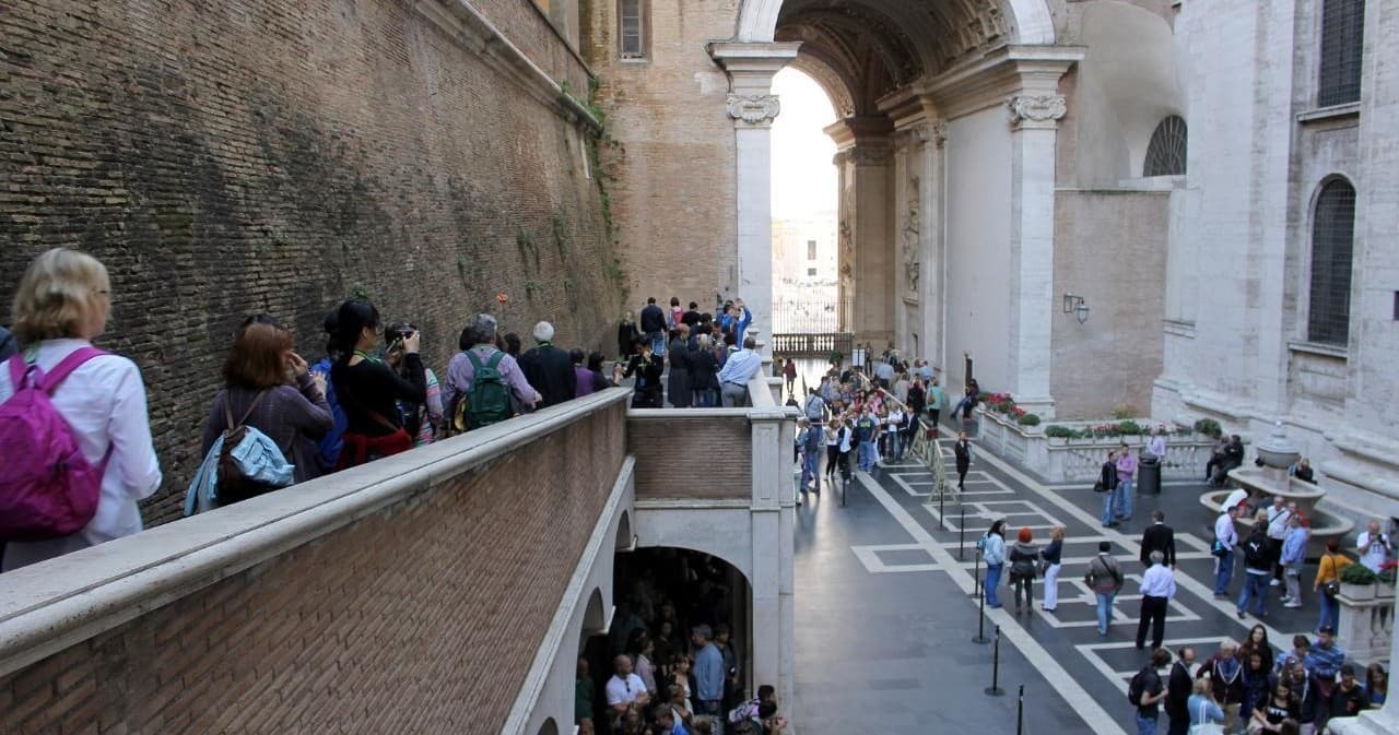 Cultural City Tour: Vatican Museums & Sistine Chapel by Rome Your Way Tours