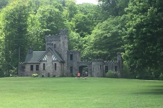 Castle Ruins and Waterfalls of NE Ohio: One-Day Tour from Mount Vernon