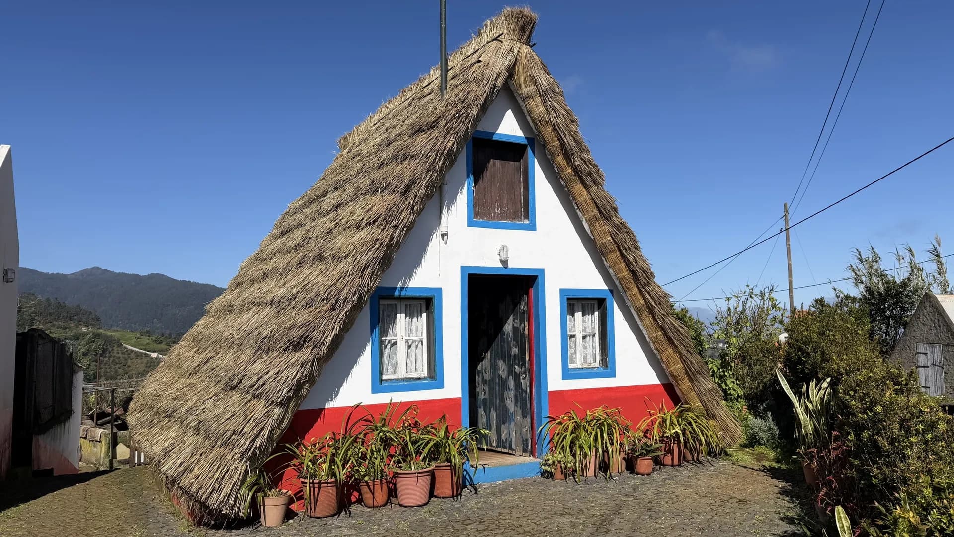 East Tour: Full-Day Madeira Adventure from Pico do Areeiro to Ponta de São Lourenço