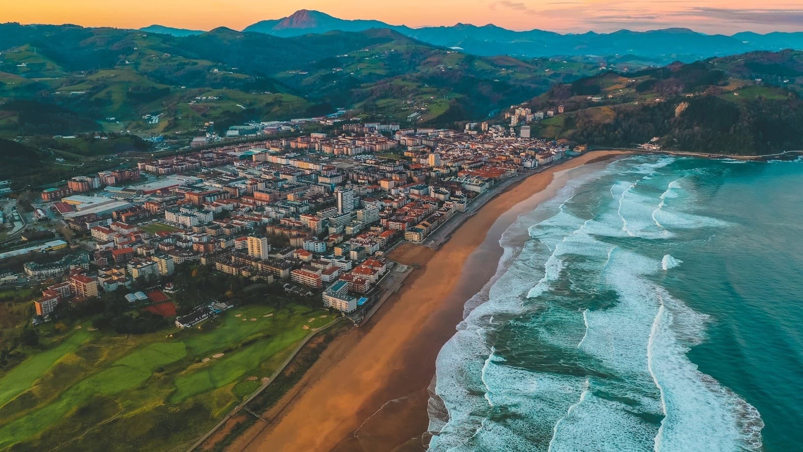 Coastal Layers: Basque Flysch & Harbor Tour from San Sebastian