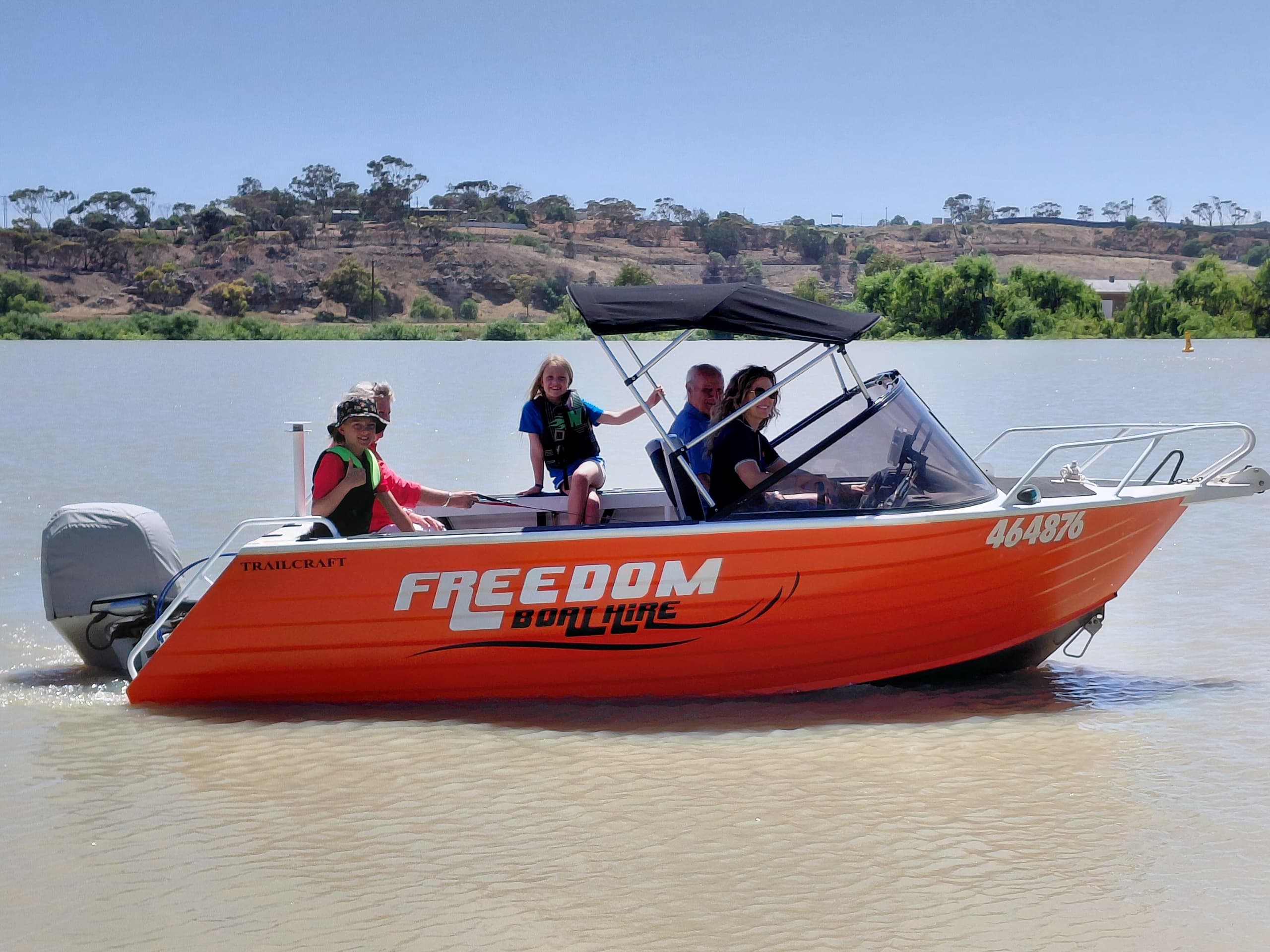 Tubing or River Cruise on the Murray: Short-Run Boat Hire in Murray Bridge photo 3
