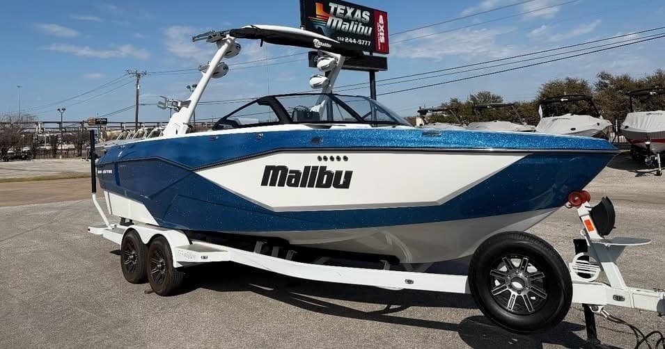 Wake Surf Sessions in Austin, Texas with Big Tex Boat Rentals