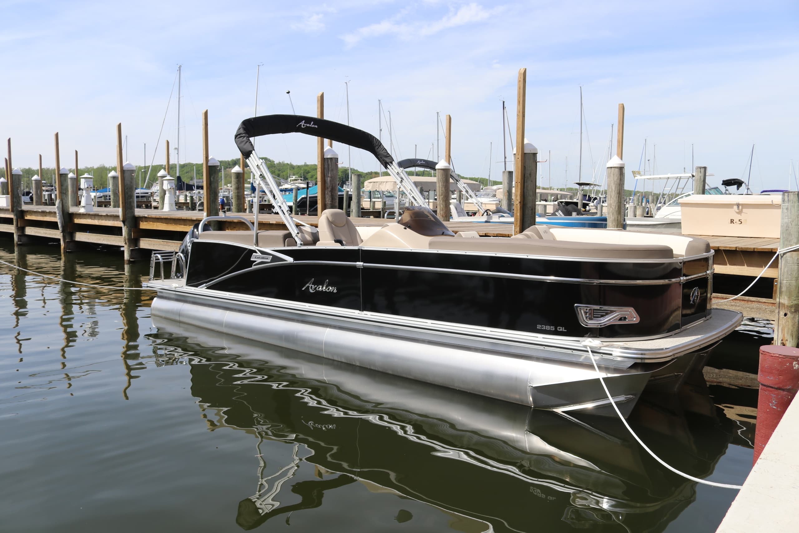 Explore Michigan’s Waters on a 25’ Avalon Tritoon