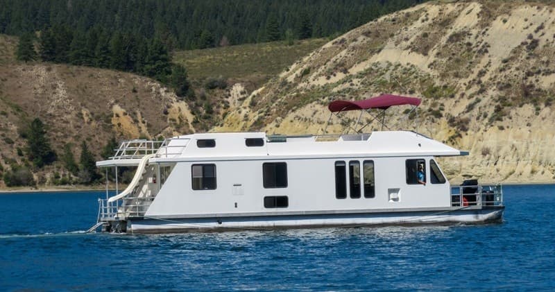 Suncatcher Houseboat Charters by Sunshine Houseboats & Marina