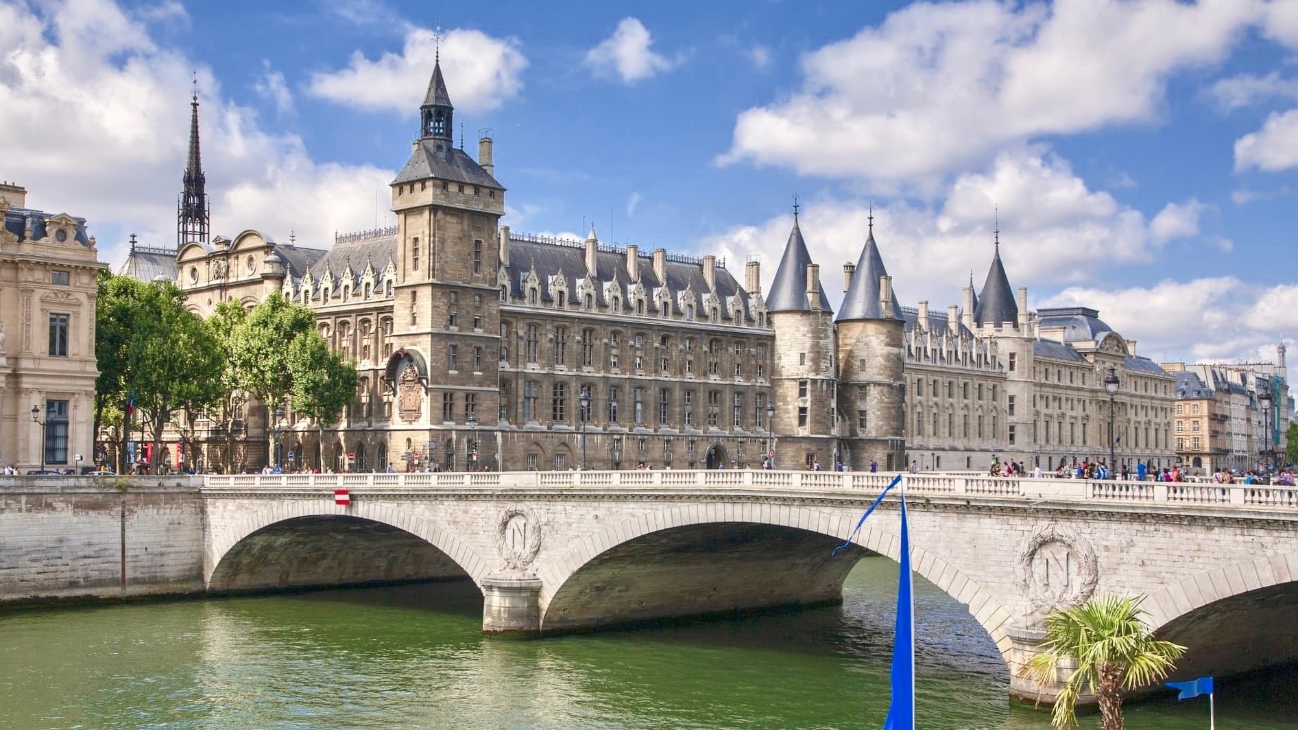 City Walking Tour: Essential Paris with Stellar Tours