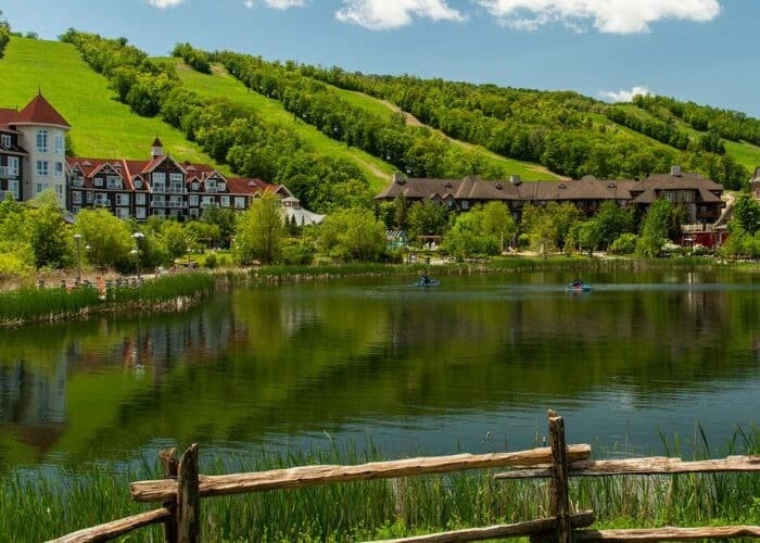 Blue Mountain Private Tour: Open-Air Gondola & Wasaga Beach Day Trip from Toronto