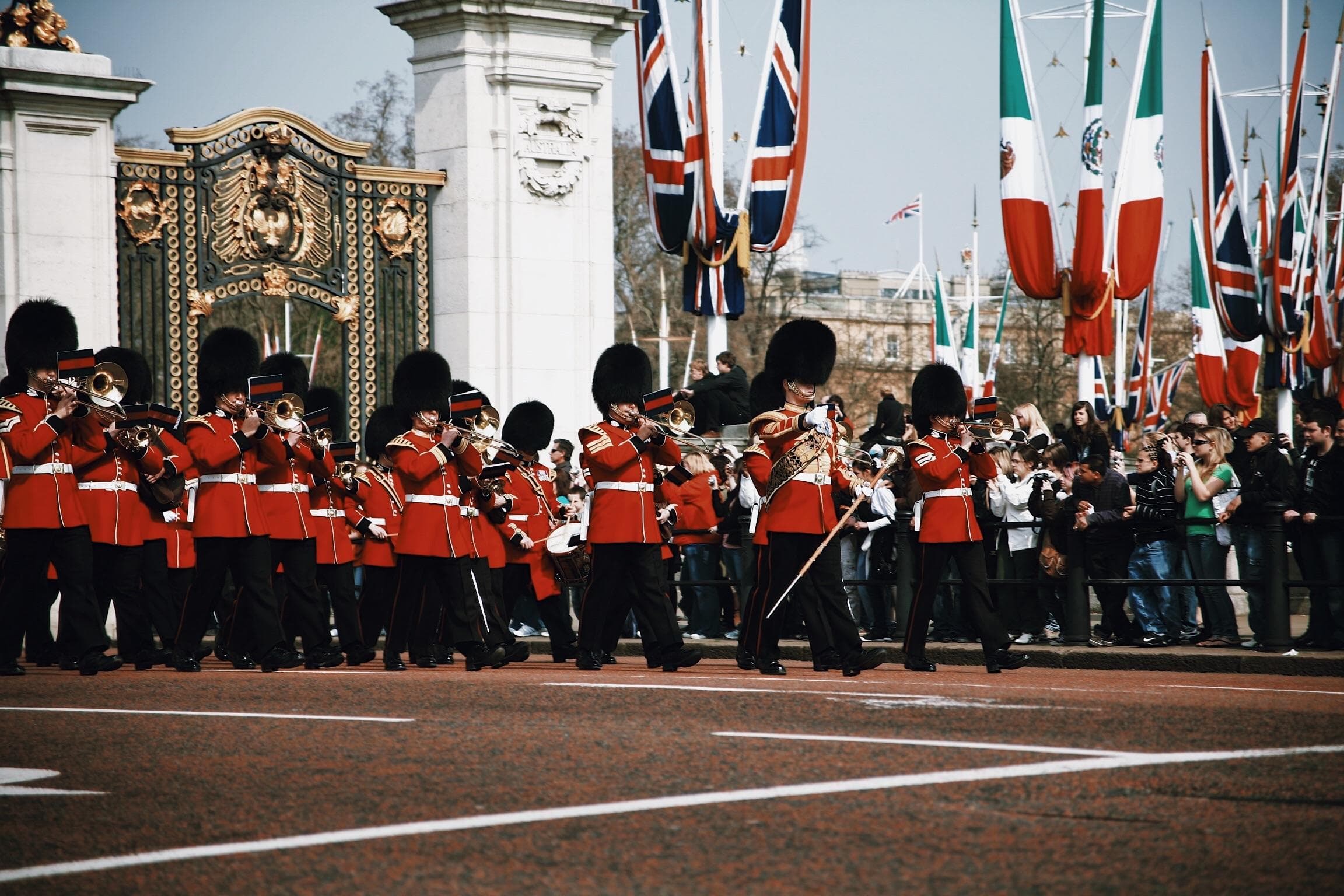 Changing of the Guard Tour with Babylon Tours London