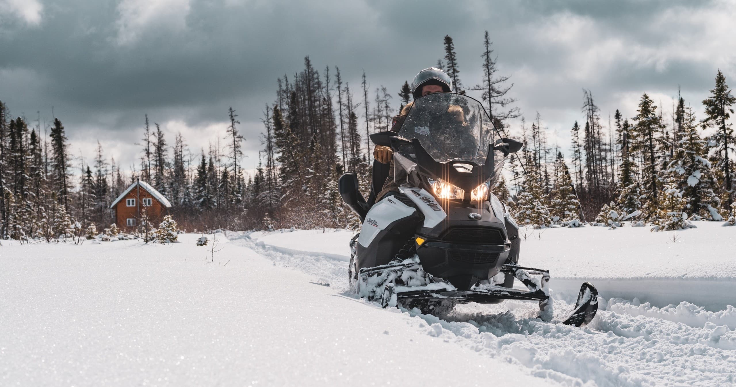 Snowmobiling Adventure with Chalets Villégiature & Pourvoirie Daaquam