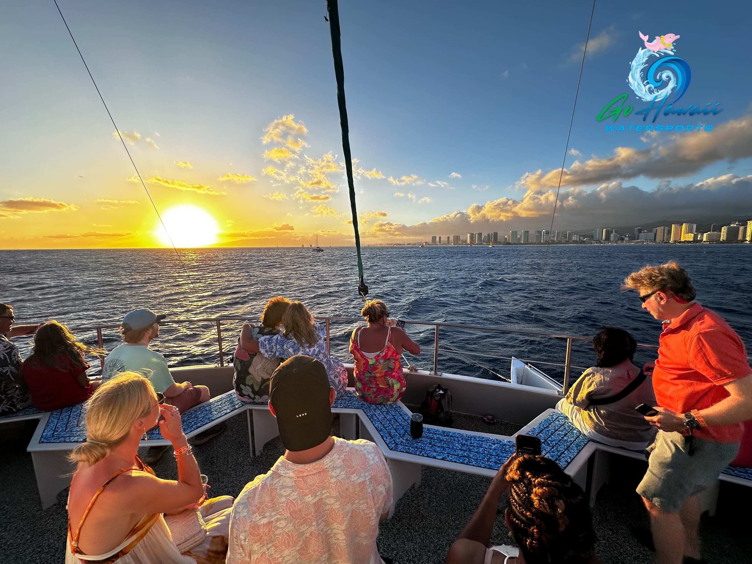 Waikiki Sunset Cruise Party by Go Hawaii Watersports