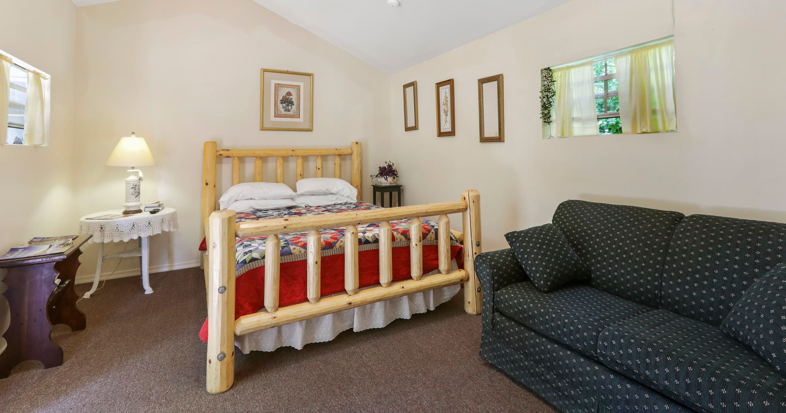 Comfortable Queen Room Stay in Frostburg, Maryland
