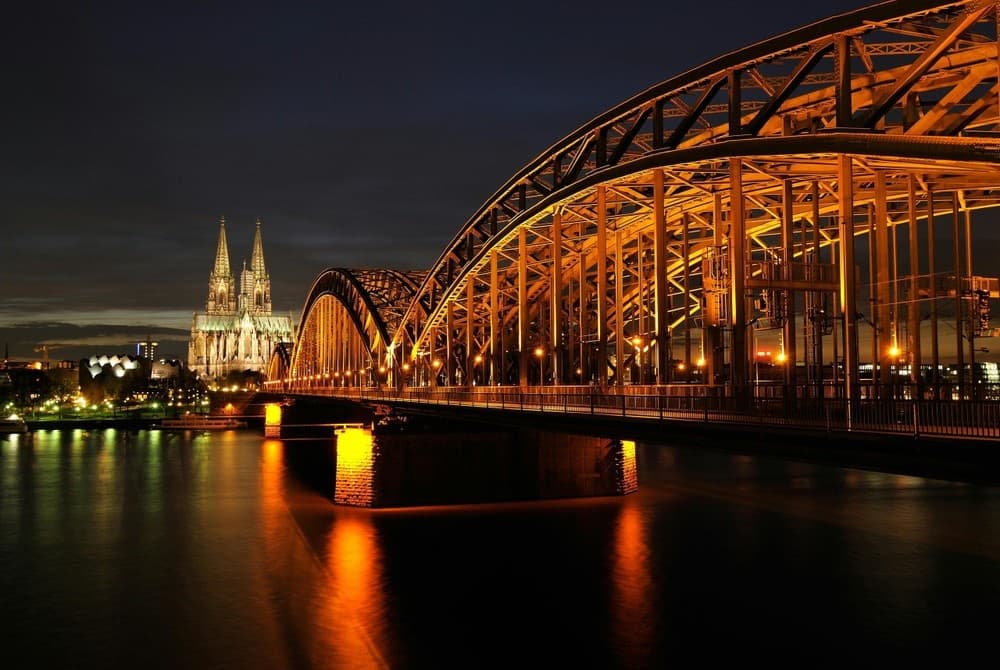 Nightlife & Fun with PubCrawl Team in Köln