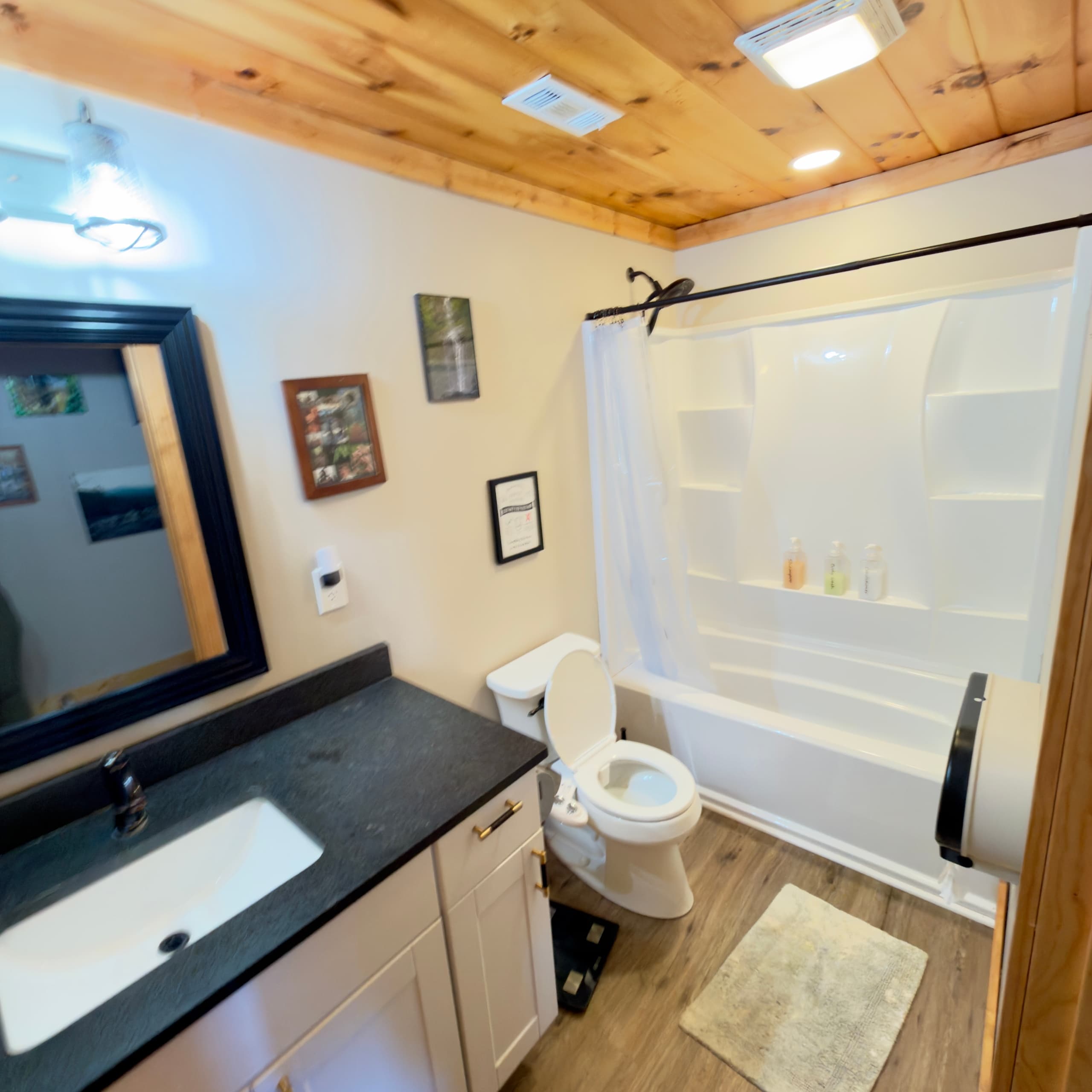 Day Pass at Around the Bend: Hiawassee Hostel Basecamp for Hikers and Paddlers photo 2