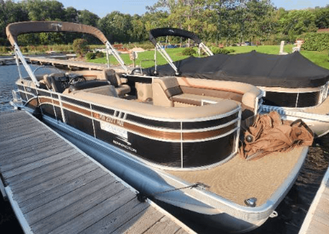 Explore Minnesota Lakes Aboard the 2022 Bennington Tritoon