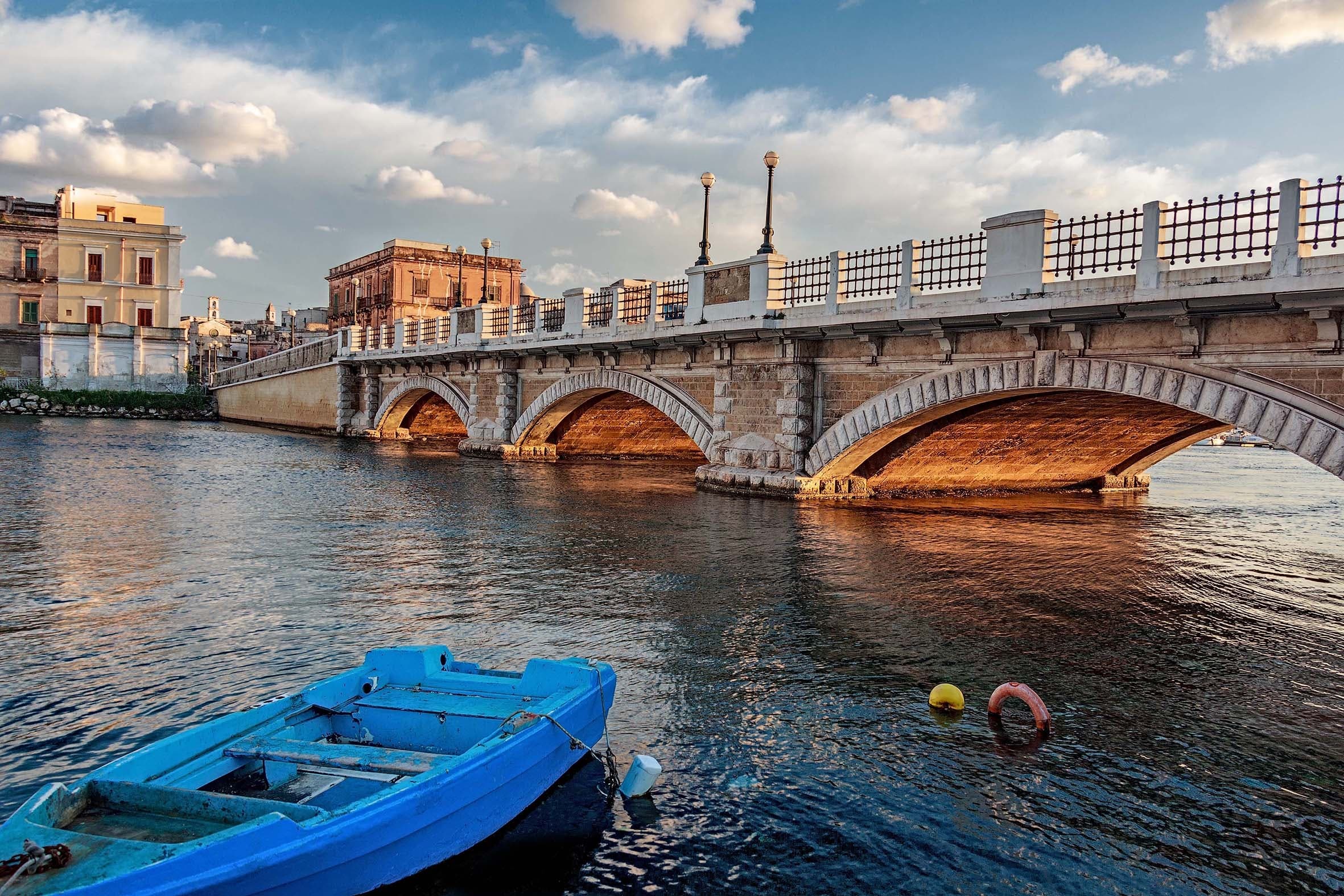 Water Activities & Tour Mar Piccolo in Taranto