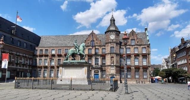 Land Adventures with Adventure World Tours in Düsseldorf