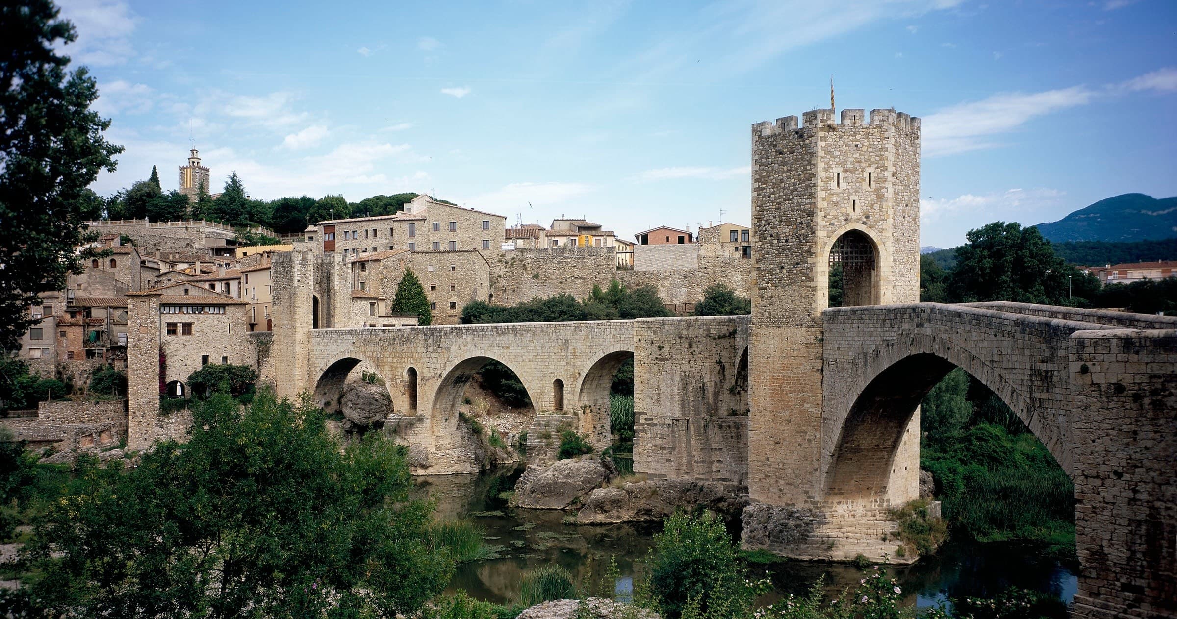 Medieval Towns Day Tour with In Out Barcelona