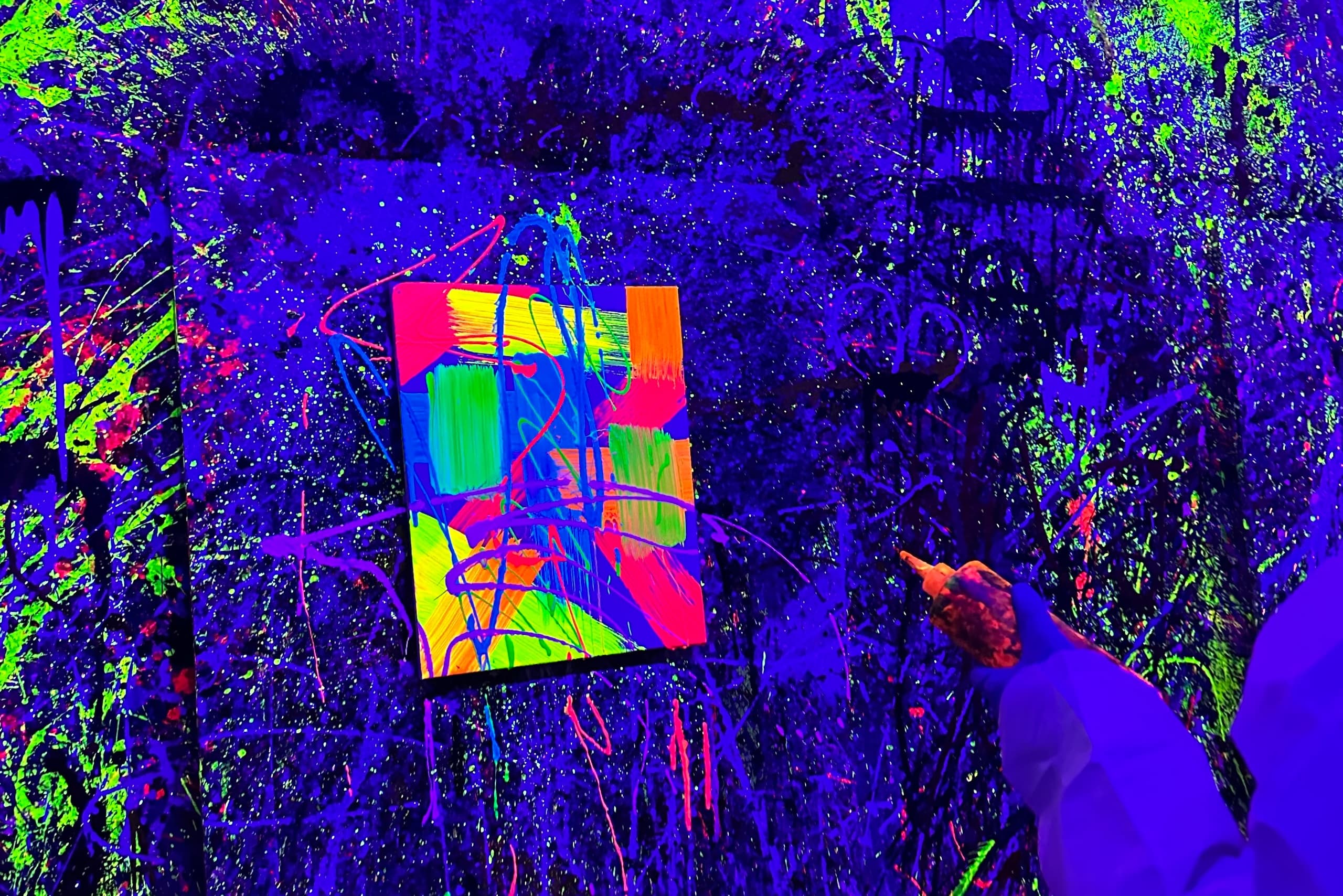 Atlanta Perimeter Private Glow Room: Unique Art Fun in Sandy Springs