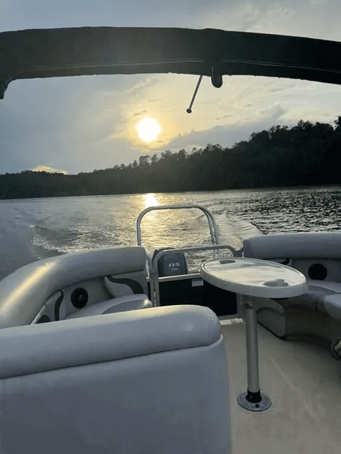 Lake Hickory Weekend Half-Day Pontoon Charter: Family-Friendly 3-Hour Cruise