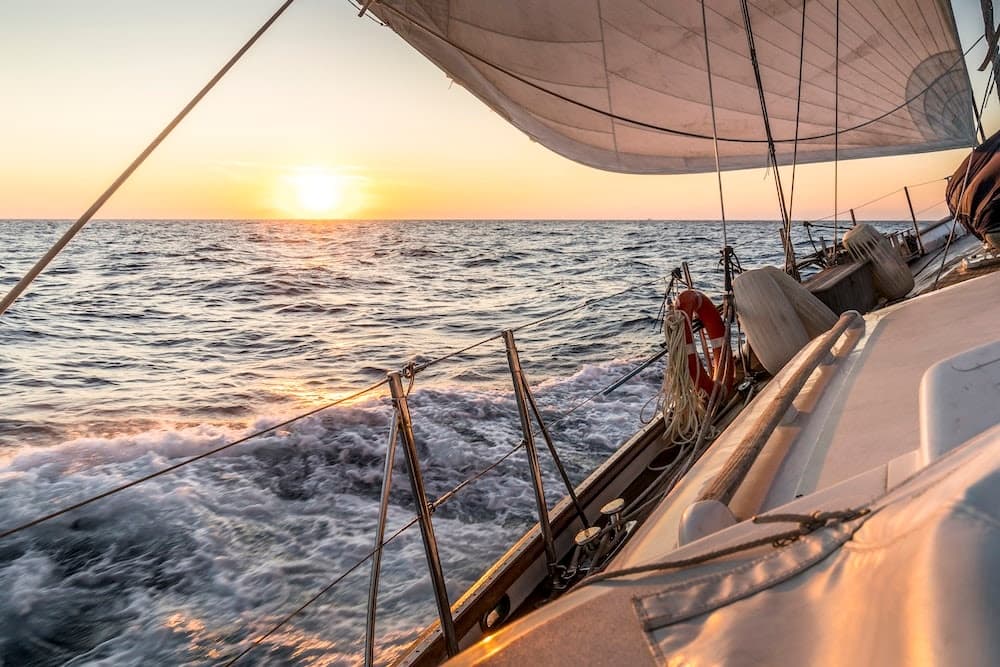 Sail Monterey Bay: Learn the Ropes with Pacific Sail’s Introduction to Sailing