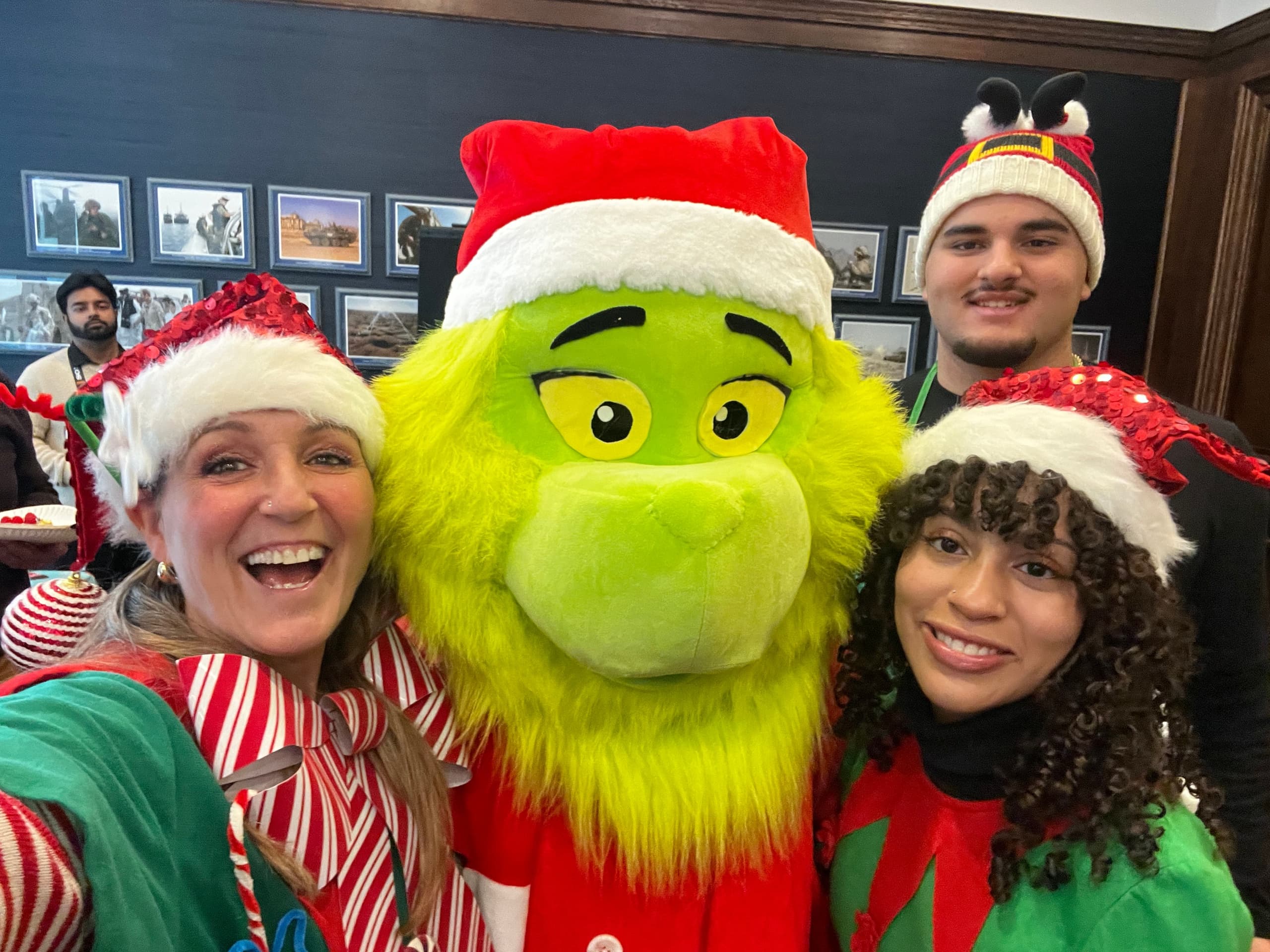 Hire Christmas Mascots in Toronto for Holiday Events