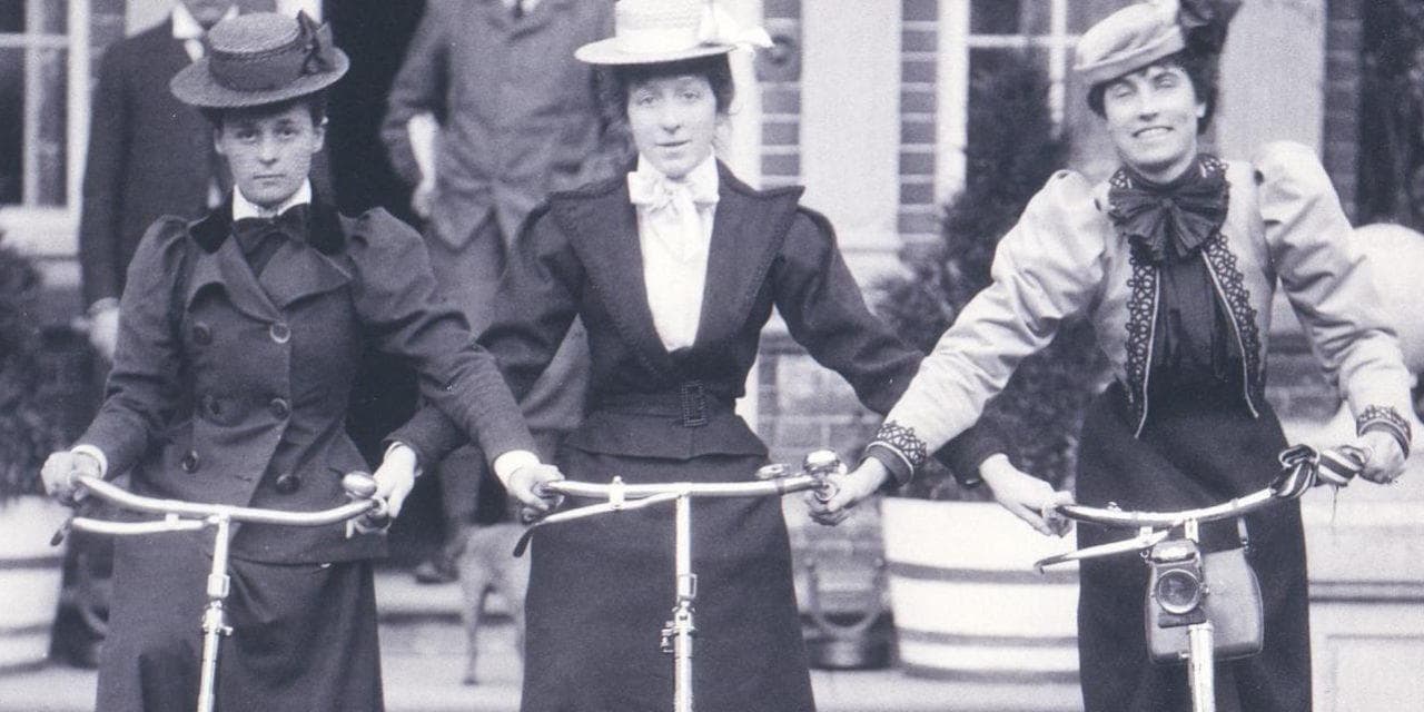 Fashion History Walk: Ballgowns to Bumsters by Fashion Tours London