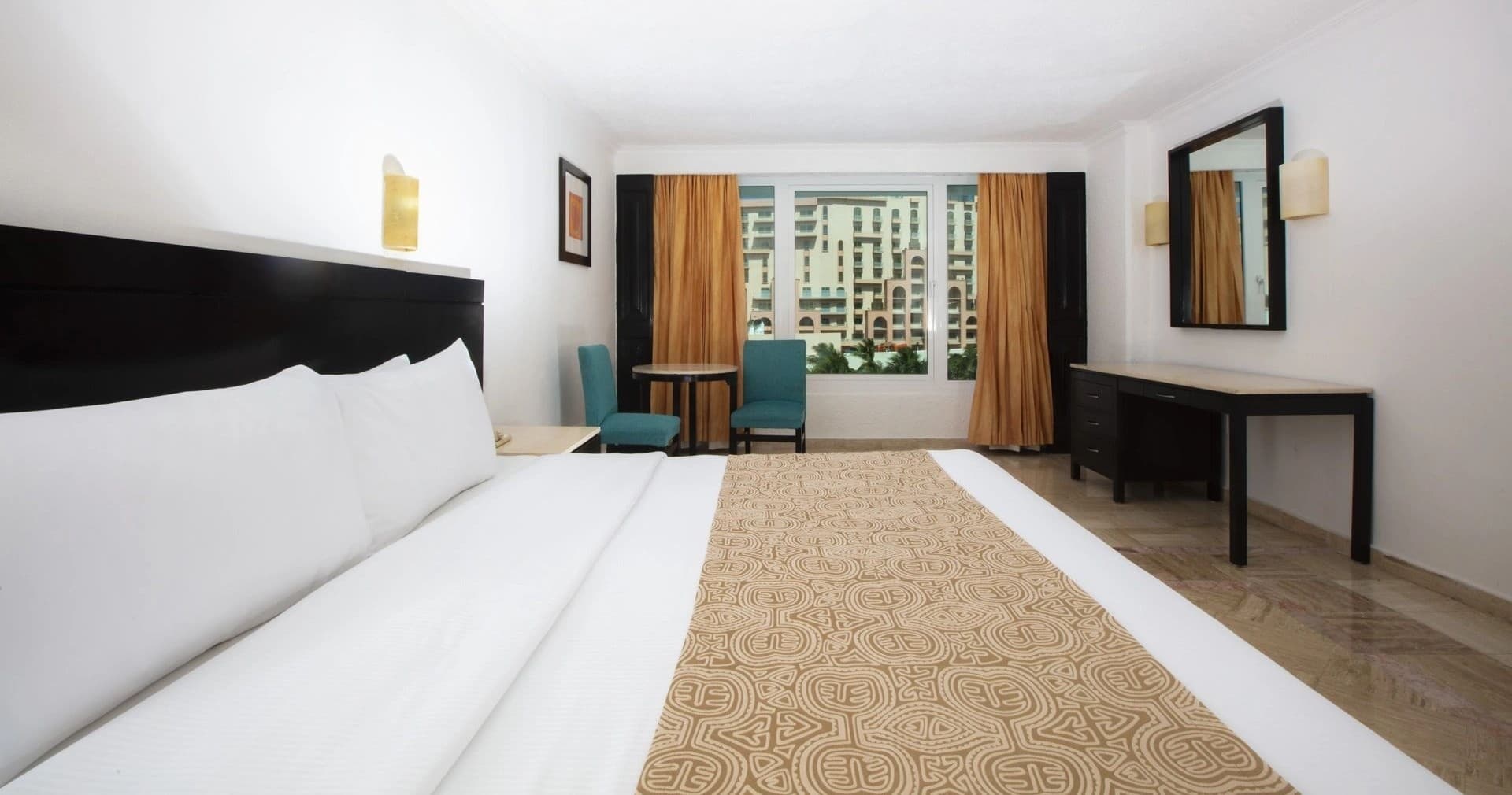 Urban Stays Near Cancun’s Playa Tortuga & Entertainment