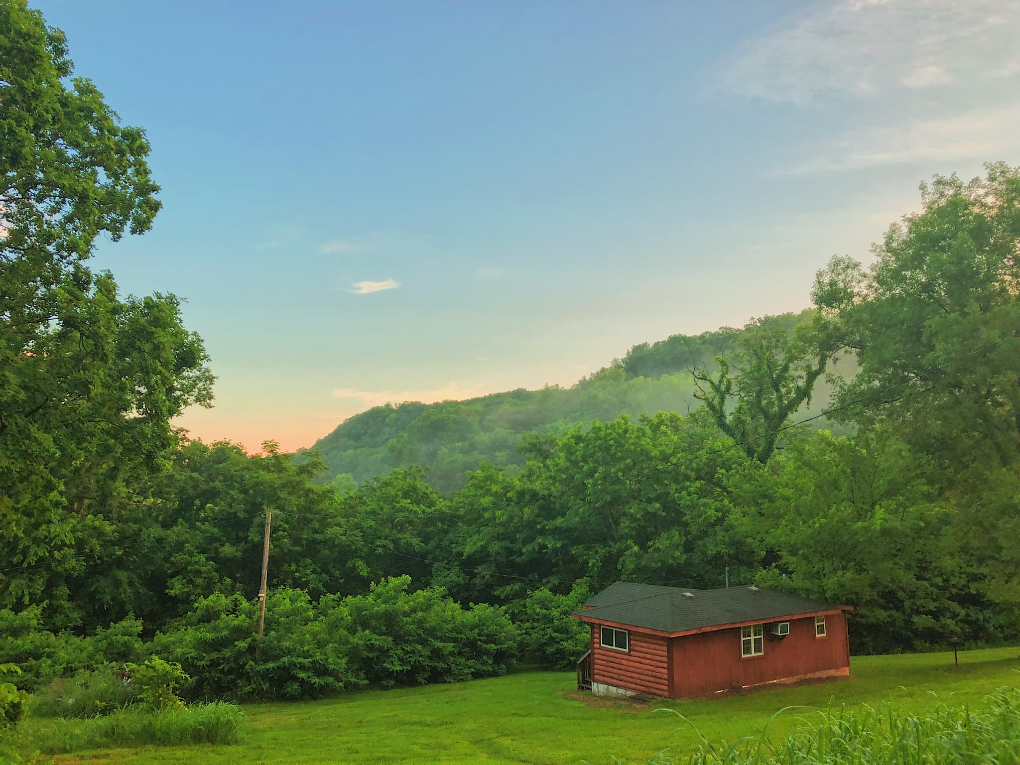 Experience Rustic Comfort at Ginger Blue's Cabin 9 on the Elk River