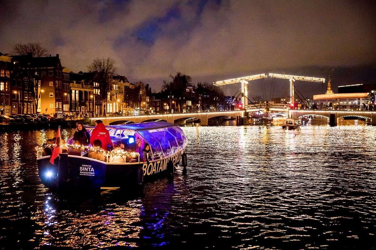 Amsterdam Canal Cruise with Boat Amsterdam