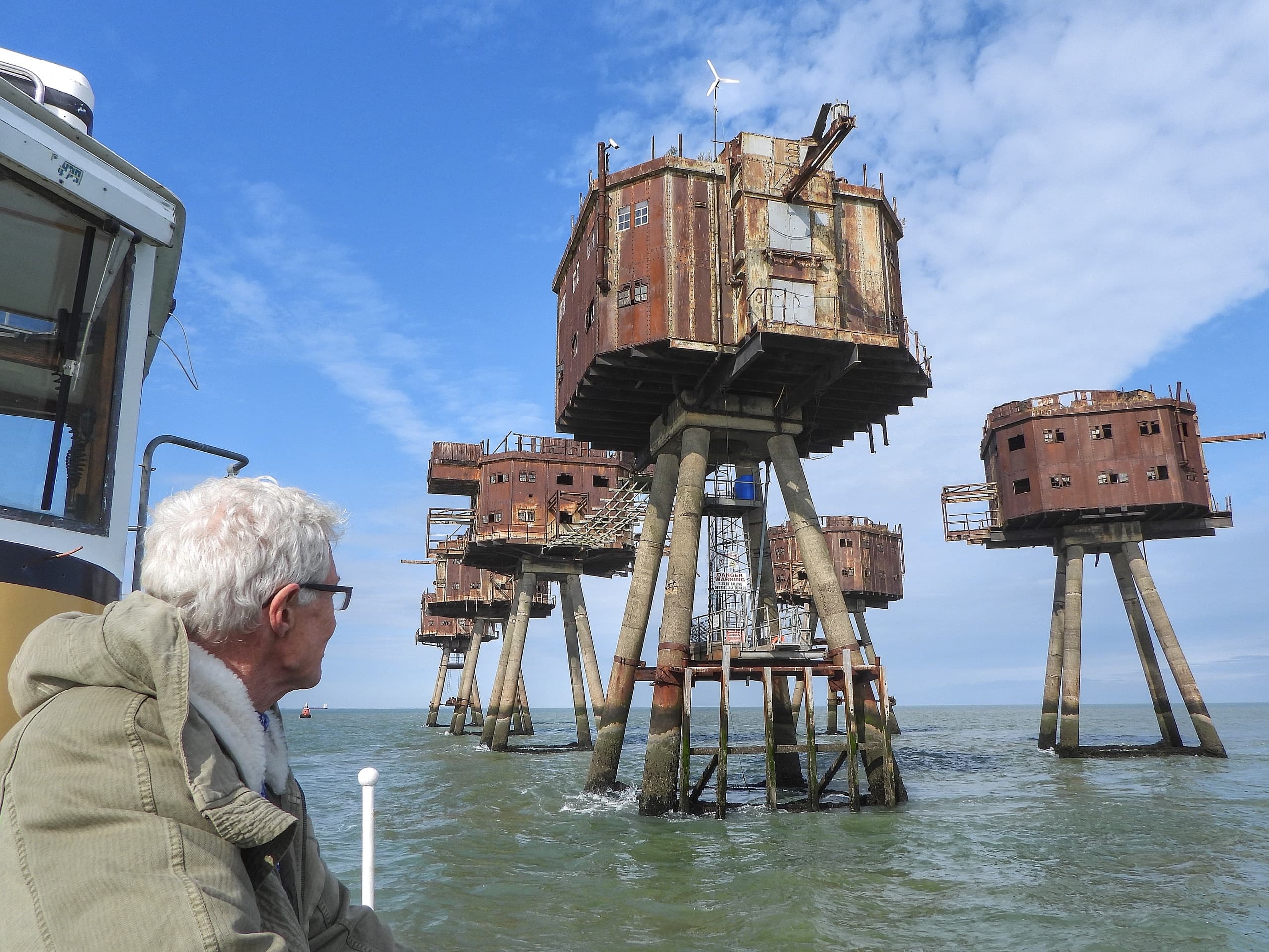 Sailing the Thames Estuary: Redsand Towers, Maunsell Forts & the Montgomery Wreck