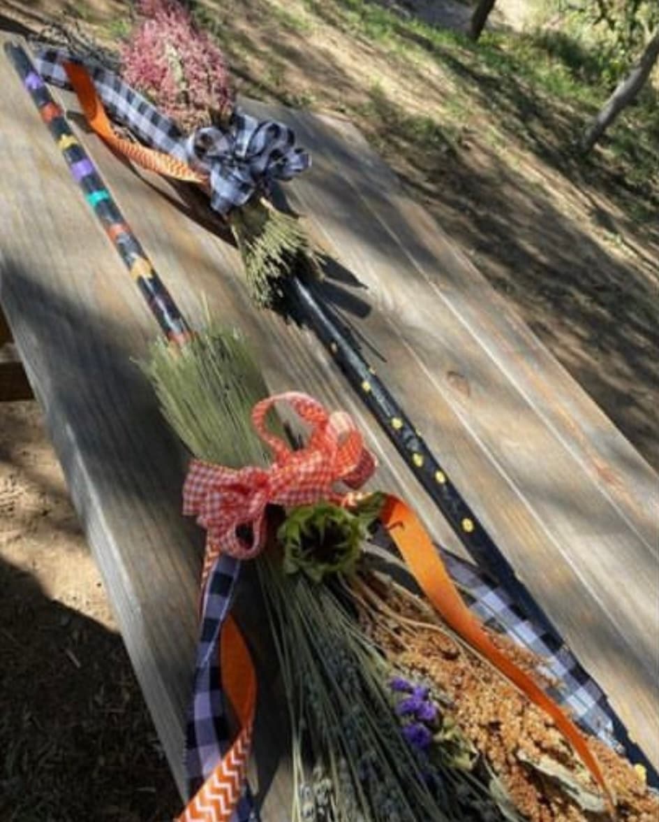 Crafting Besoms with Lavender: A Unique Workshop in Oracle, Arizona