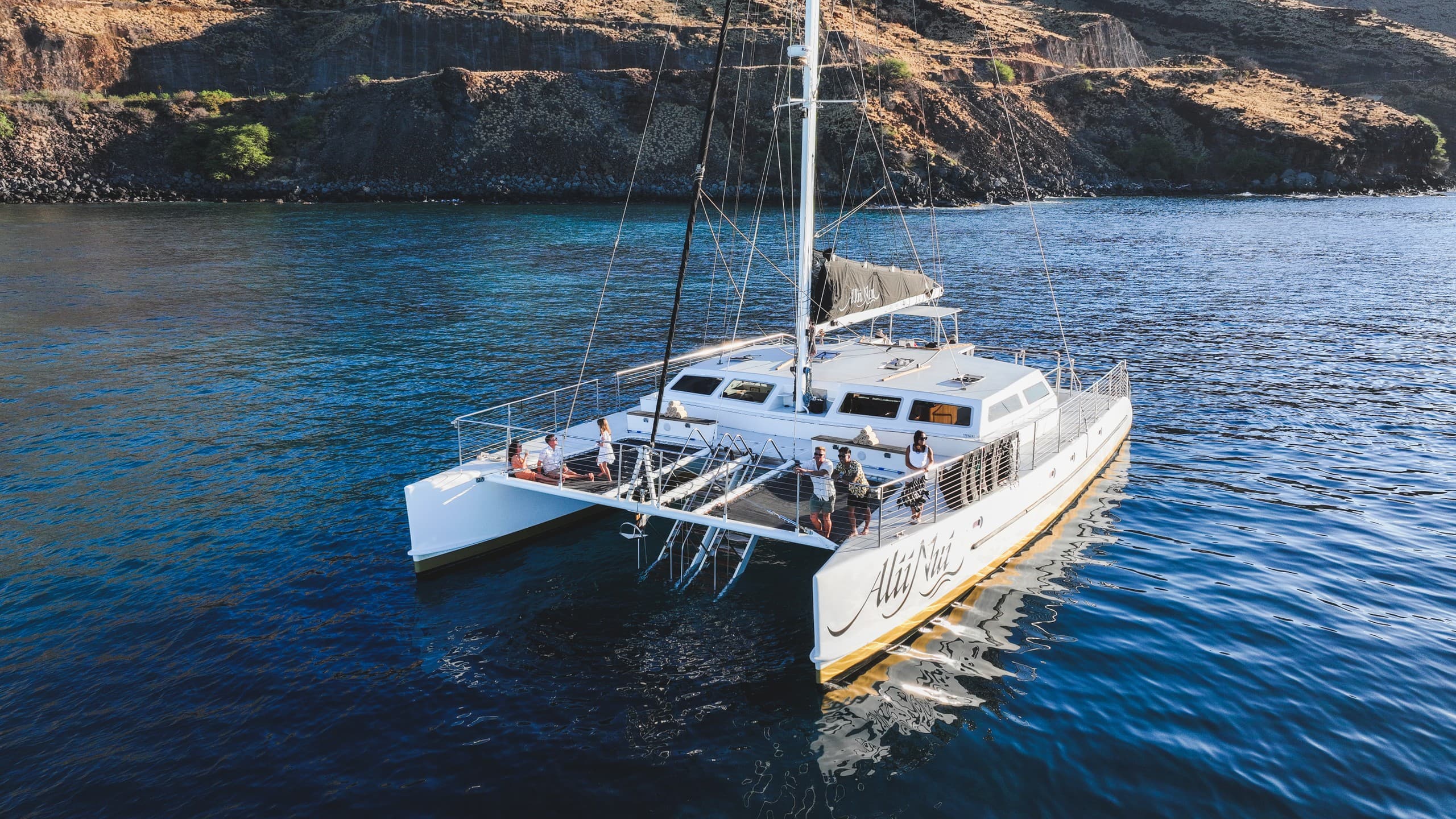 Maui Floating DJ Day Party: 3-Hour Catamaran Cruise with Live DJ & Open Bar