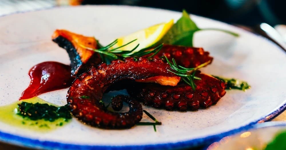 River Boat Dinner at Seadouro: A Scenic Lisbon Feast