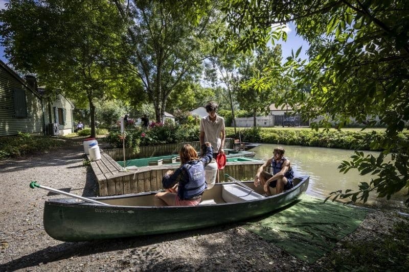 Canoeing the Marais Poitevin: Paddle the Venise Verte from Magné