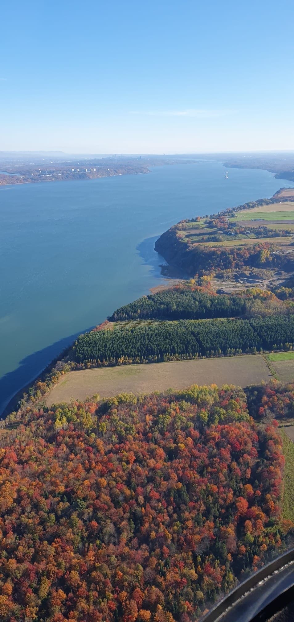Helicopter Over Île d'Orléans: 15-Minute Panoramic Flight Over the Fleuve Saint-Laurent photo 1