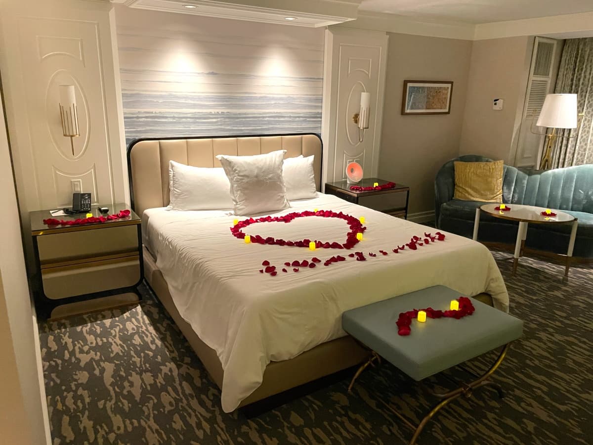 Romantic Hotel Room Decor in Las Vegas, Nevada