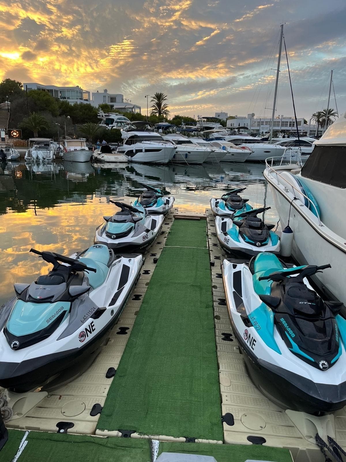 Water-Activities & Atardecer Tour Cala d'Or: Sunset Jet Ski in Mallorca