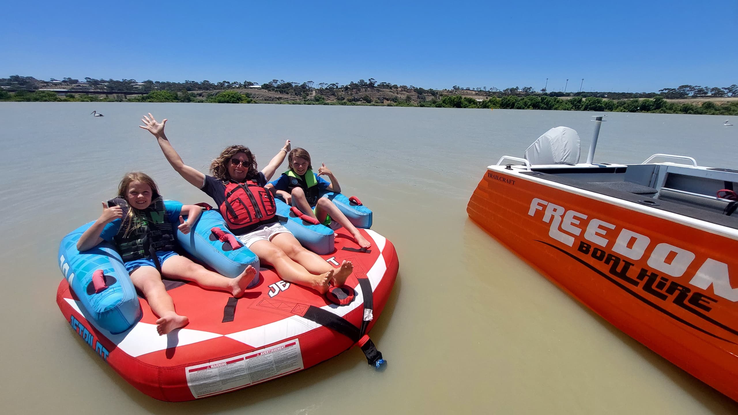 Tubing or River Cruise on the Murray: Short-Run Boat Hire in Murray Bridge photo 4