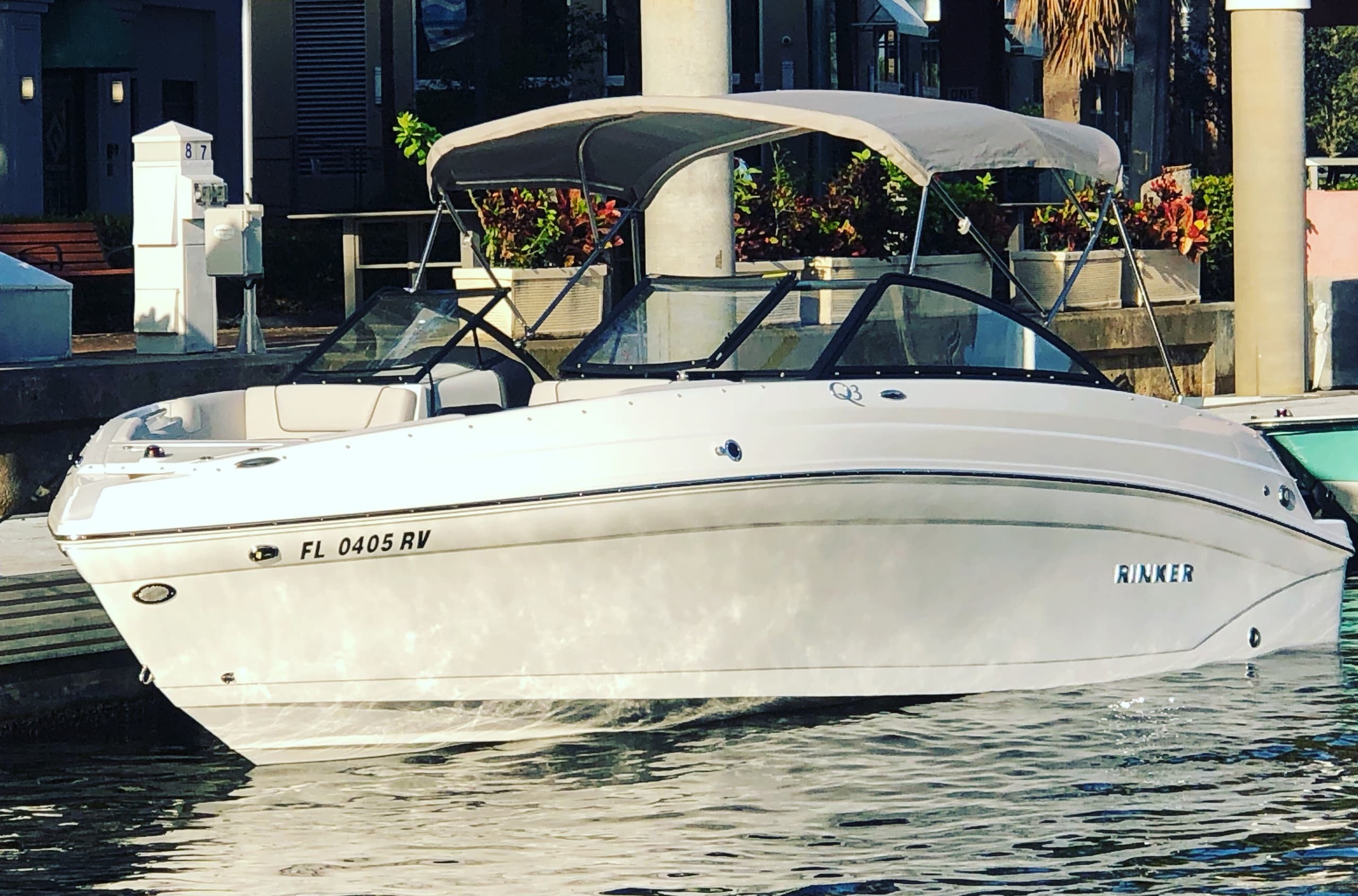 Rinker Q3 Boat Rental Experience in Fort Lauderdale