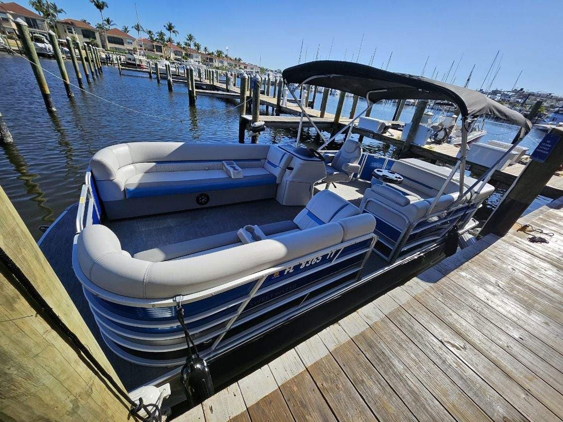 Pontoon Boat Rentals with Leisure Time at Burnt Store Marina