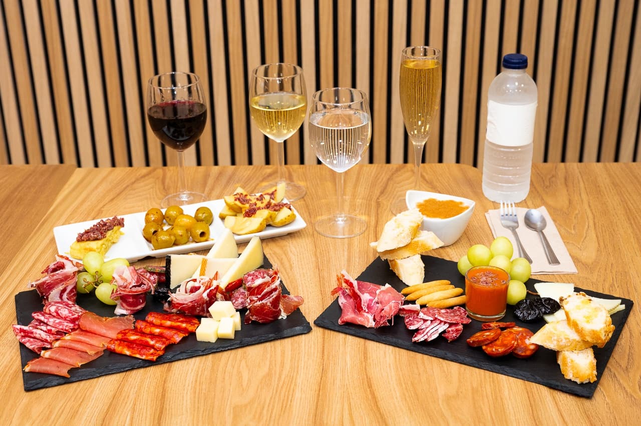 Sagrada Família Jamón Tasting: Menú Gourmet of Jamón, Cheese & Wine photo 1
